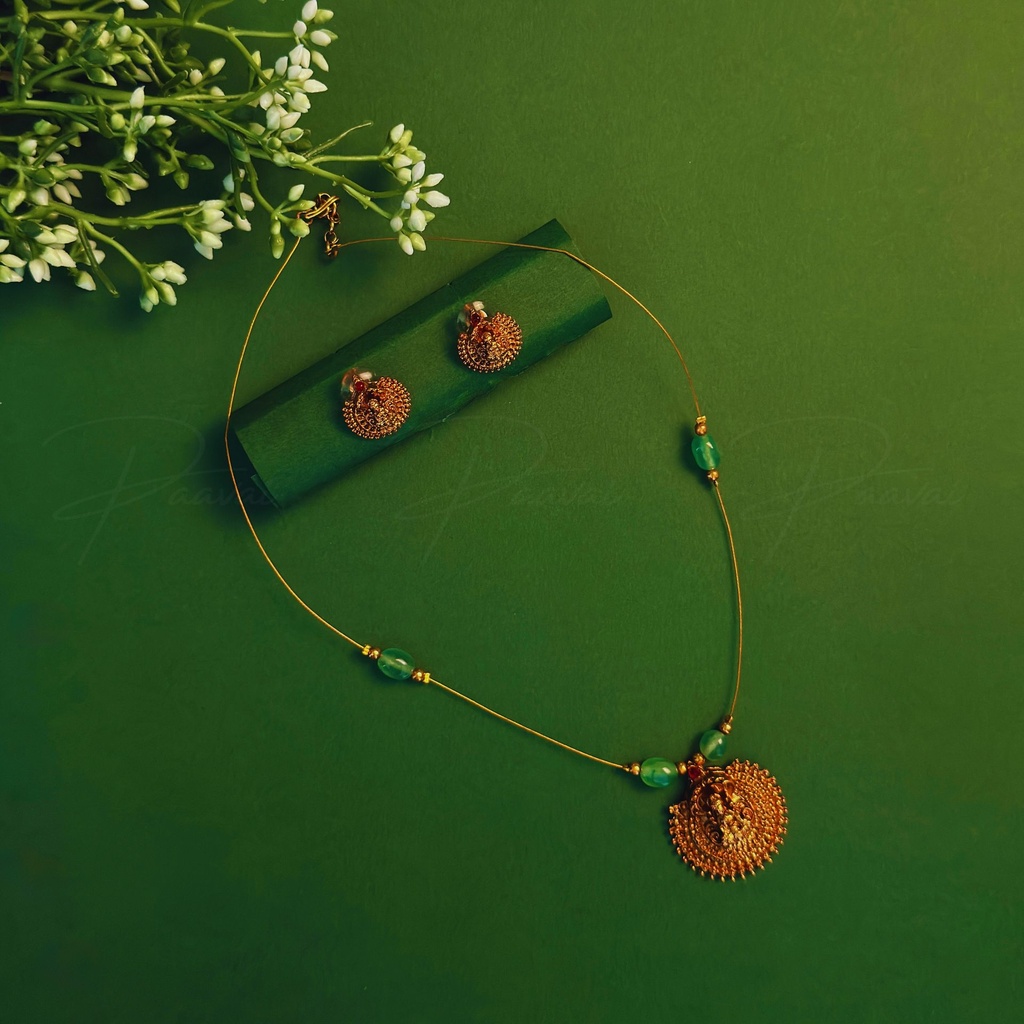 Lakshmi Bead Green Necklace Stud Pendant Short 1041